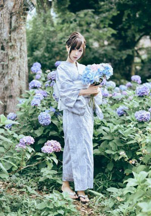 年轻的女教师2在线播放