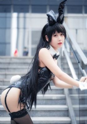 在黑暗中我们堕落